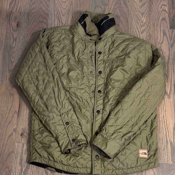 Men's North Fave Quilted Fort Point Jacket in Olive Green, Insulated, Like New! - Picture 8 of 10